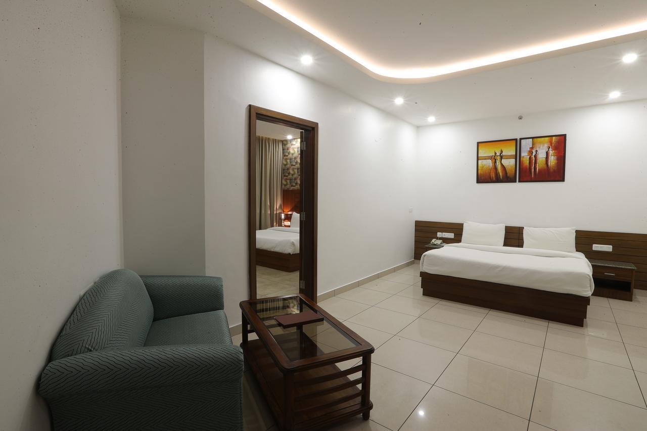 Grand Hotel Nawanshahr Nawashahr Ngoại thất bức ảnh