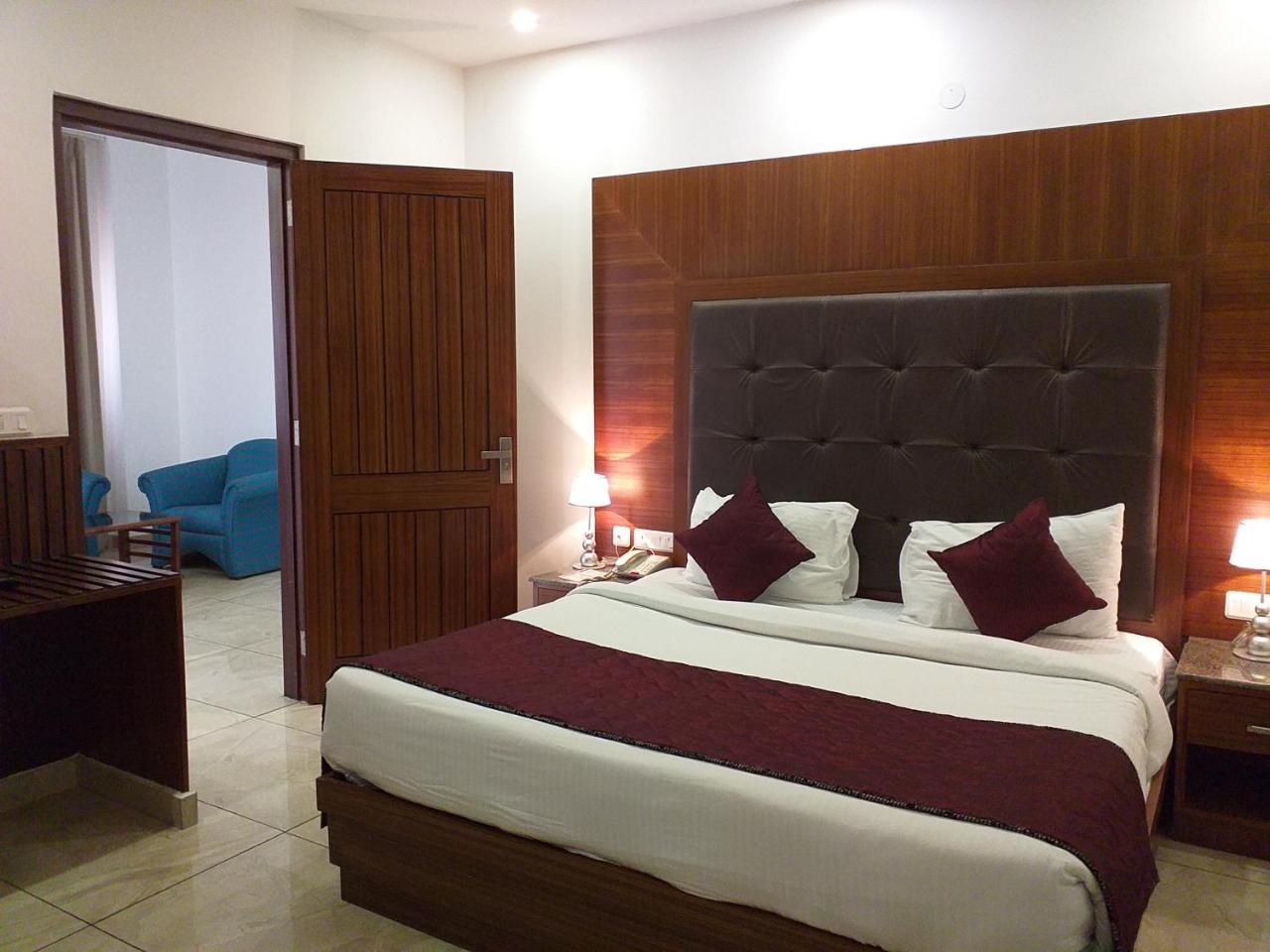 Grand Hotel Nawanshahr Nawashahr Ngoại thất bức ảnh